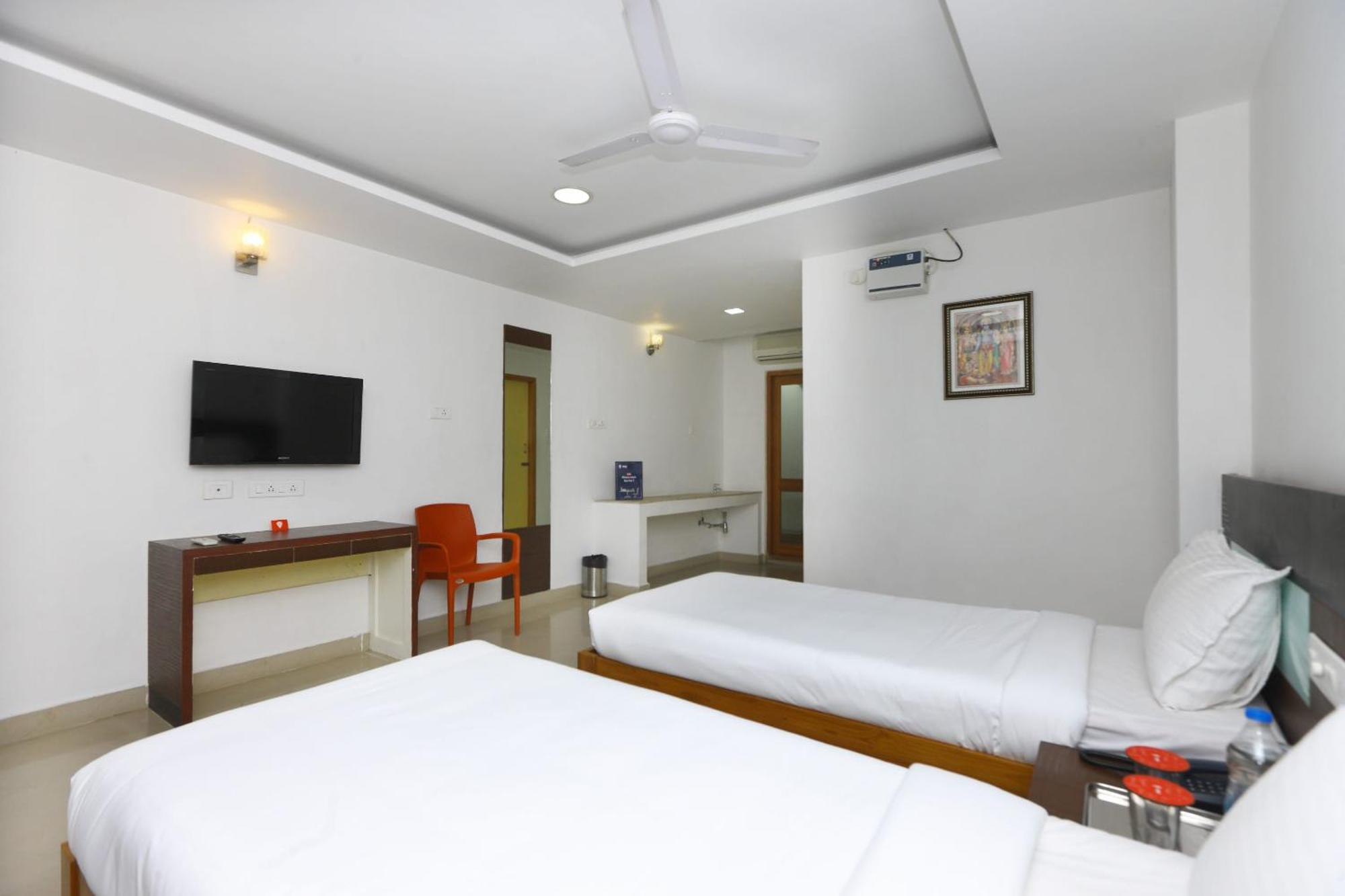 OYO 9373 Pondy Bazaar Hotel Madras Buitenkant foto