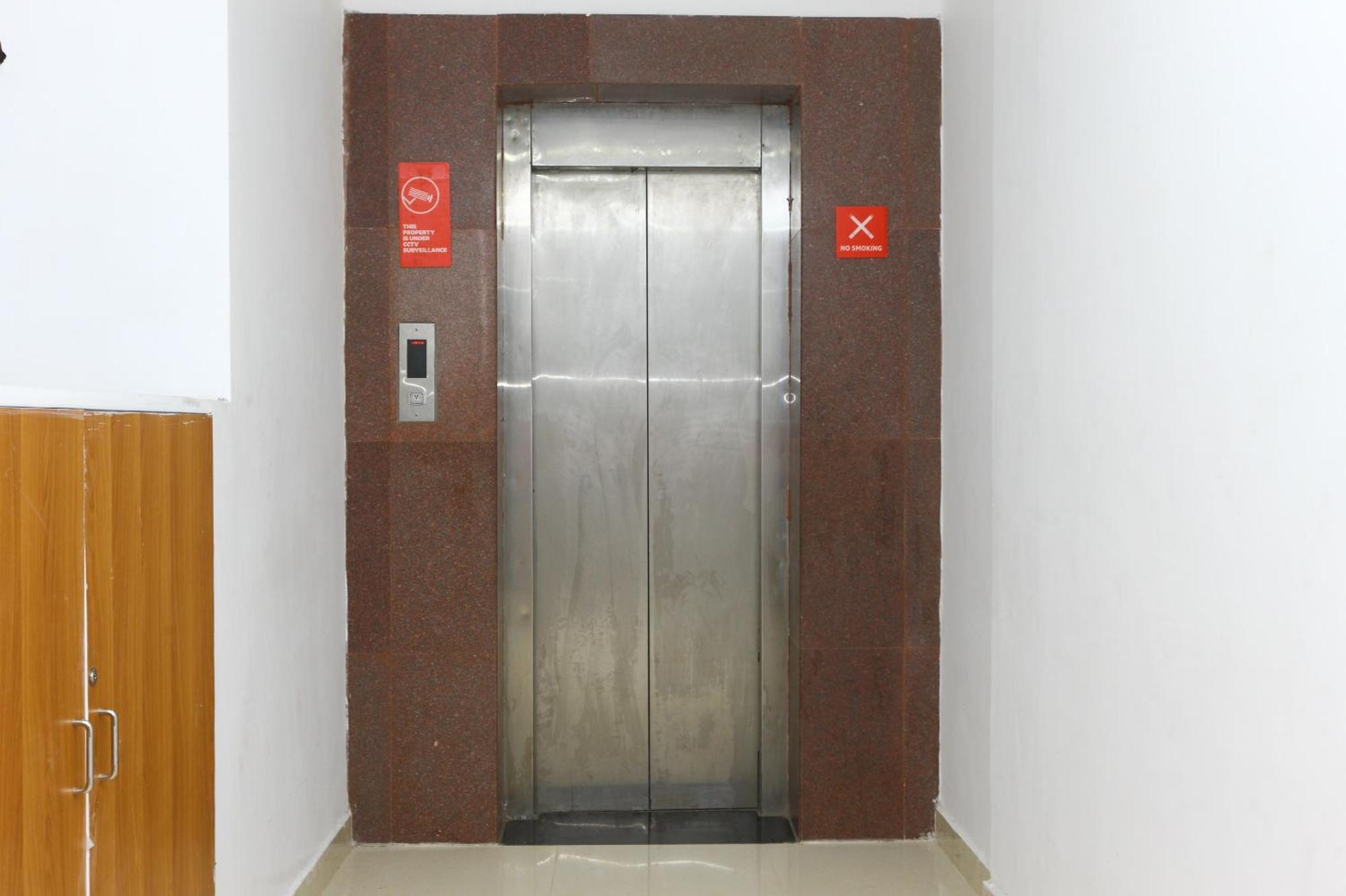 OYO 9373 Pondy Bazaar Hotel Madras Buitenkant foto
