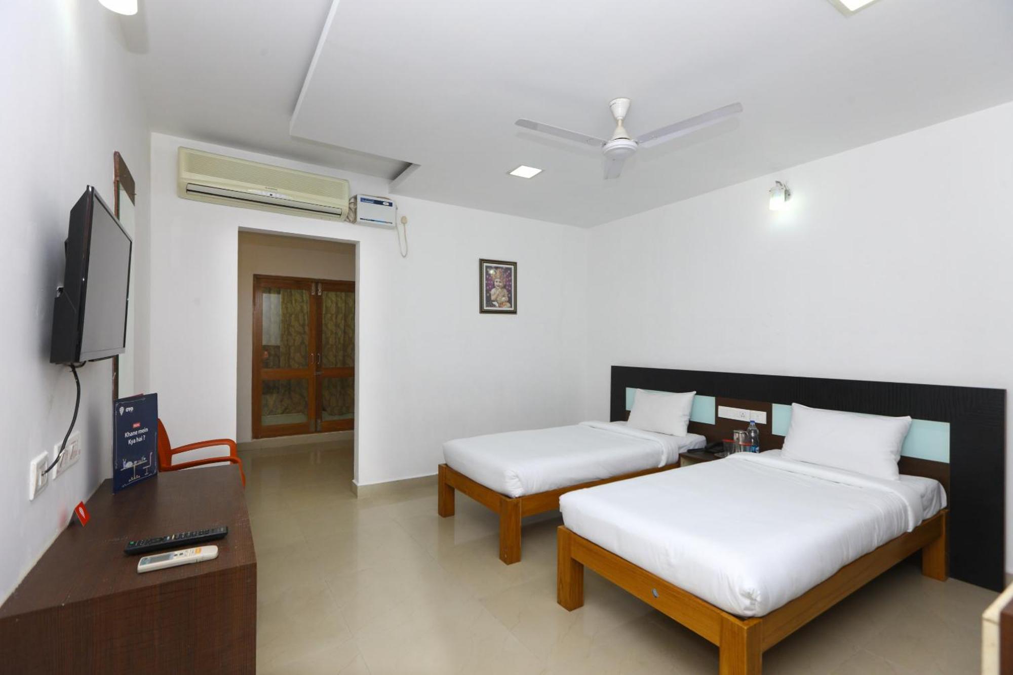 OYO 9373 Pondy Bazaar Hotel Madras Buitenkant foto