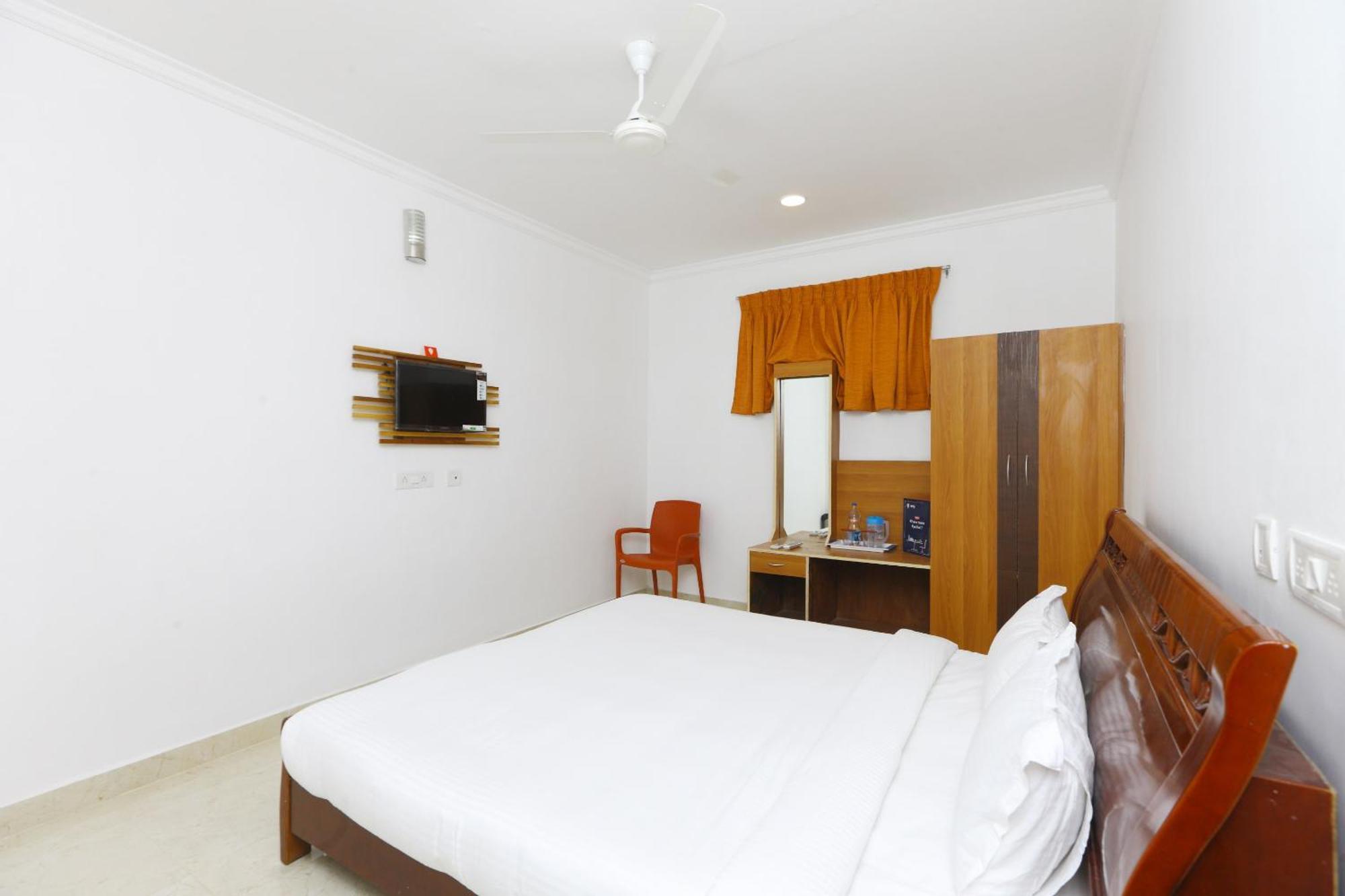 OYO 9373 Pondy Bazaar Hotel Madras Buitenkant foto